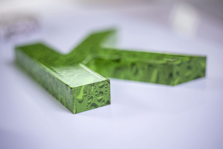 Hochwertiger grün gemusterter Einzelbuchstabe