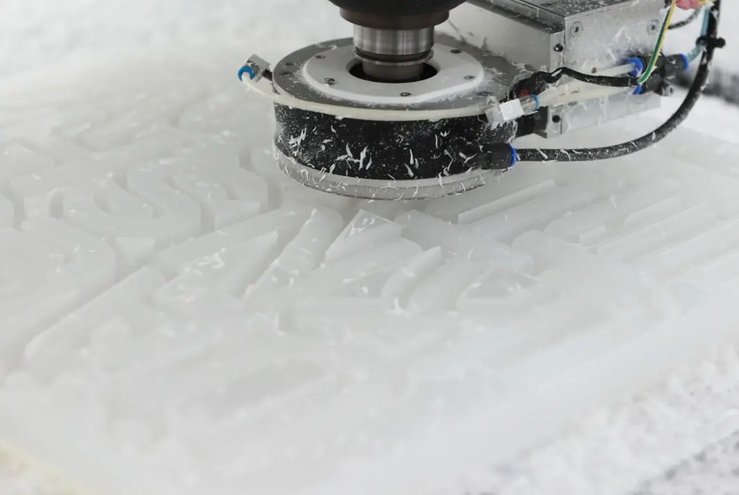 Produktionsschritt 2 - CNC-Fräsen mit Qualitätskontrolle